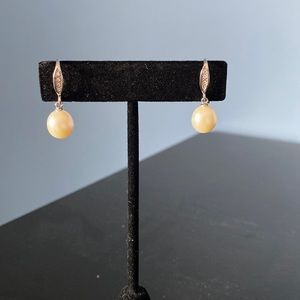 Pearl and .925 silver dangle earrings